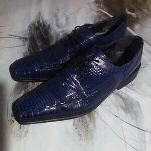 Men's crocodile dress shoes
